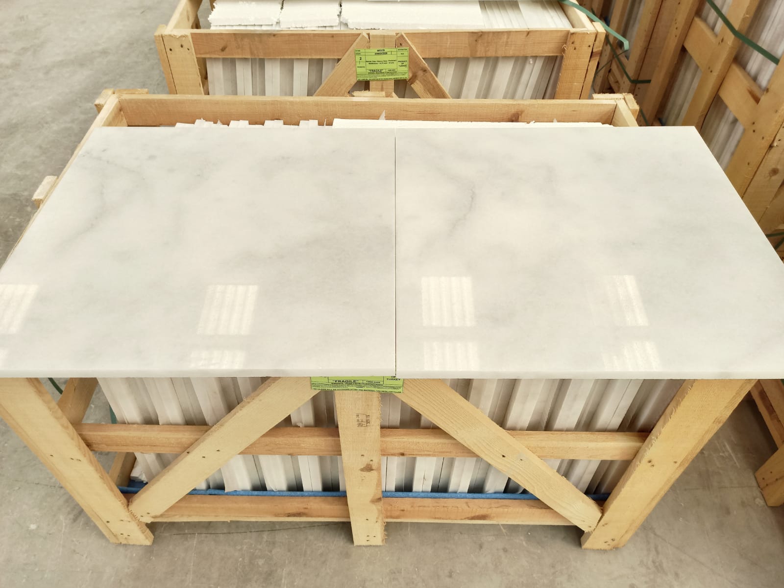 белый мрамор в плитке